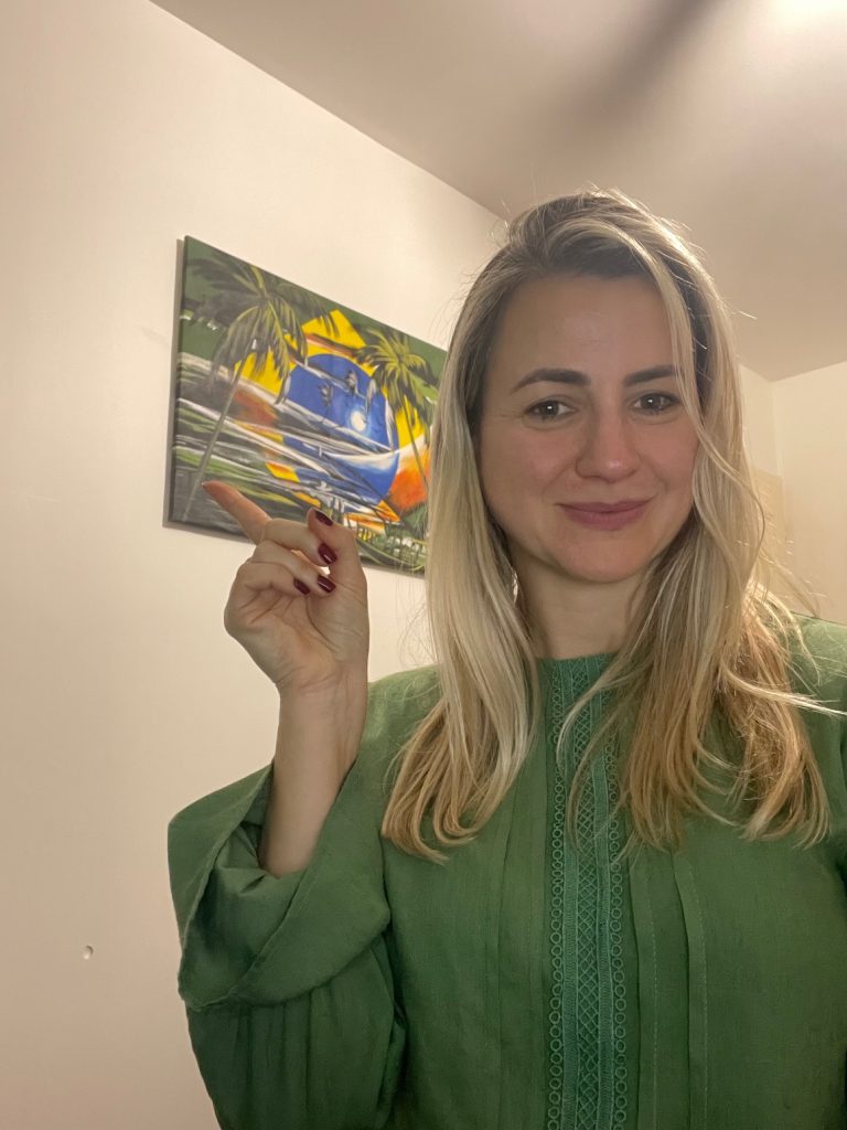 Thaisa Professora de francês e português brasileiro Thaisa Professora de francês e português brasileiro